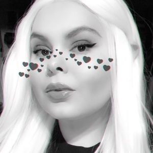 Meet your Posher, Caroline